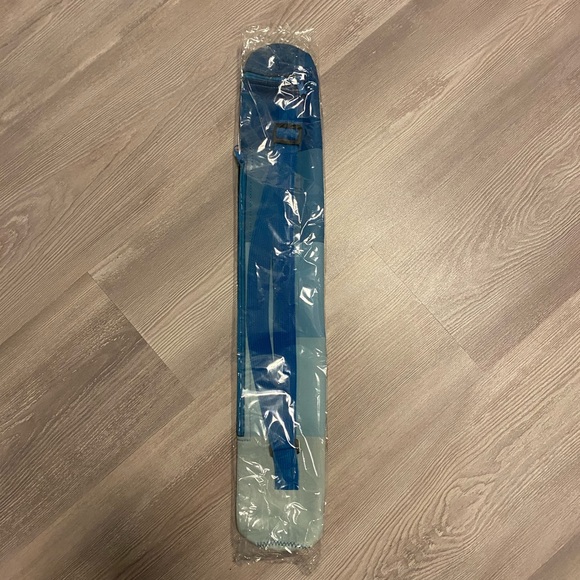 New in packaging - Blue koozie multiple beer can carrier - Picture 3 of 4